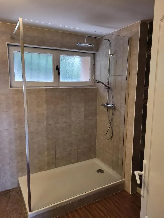 Chambre Au Tonneau Fleurie Guest house